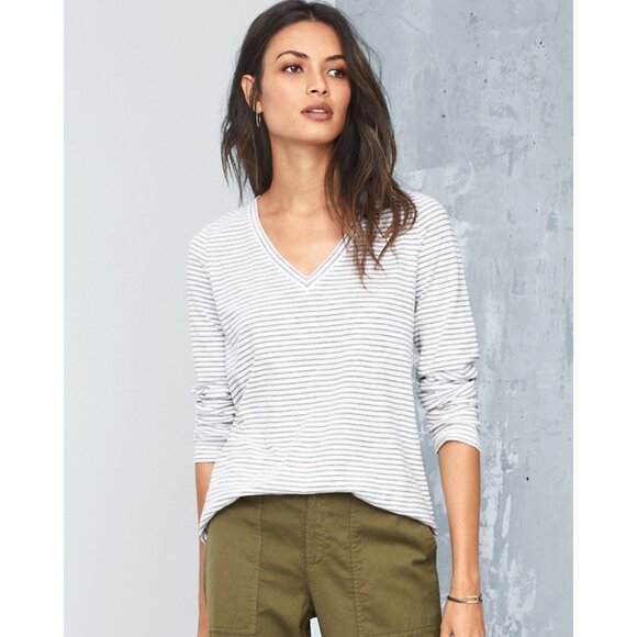 NWT Eileen Fisher Organic Cotton Pinstripe Vneck Tee M - Picture 1 of 5